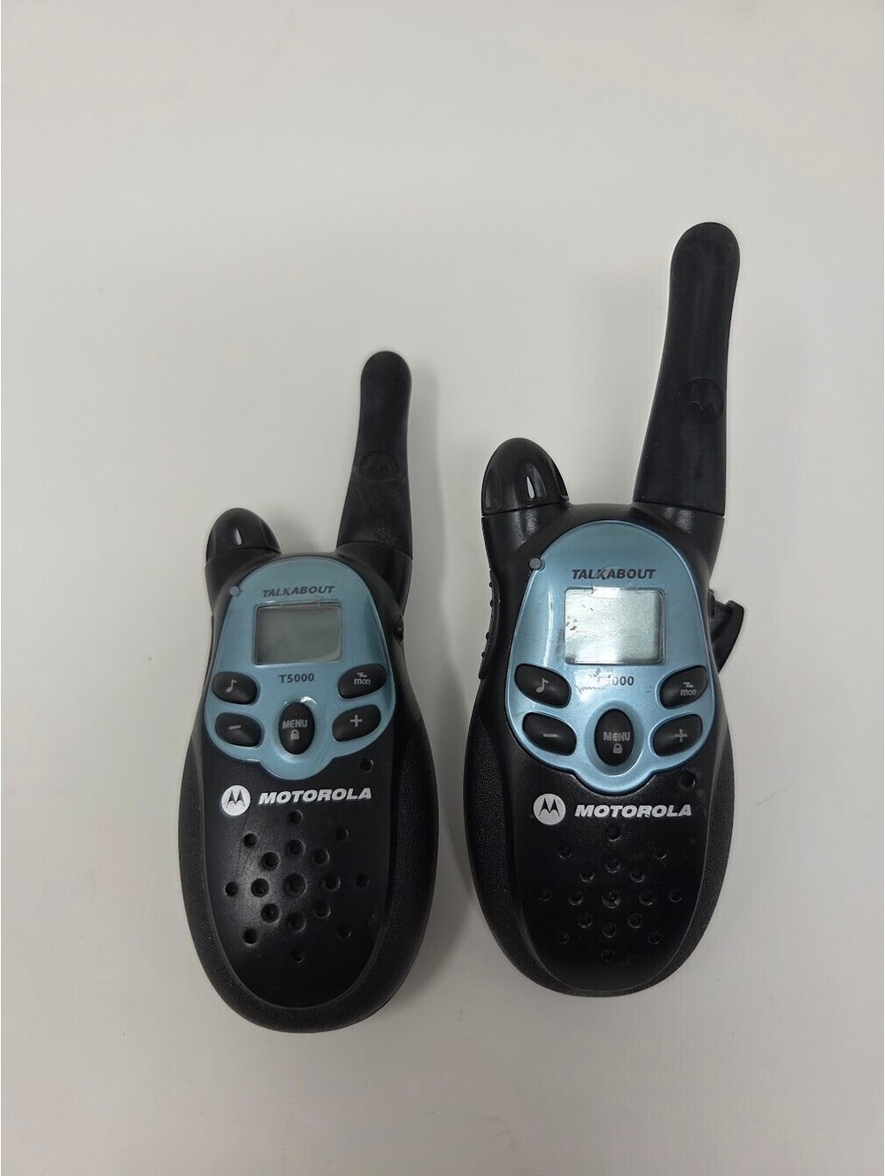 Motorola Talkabout T5000 Two Way Radio Pair Handheld Walkie Talkies Set